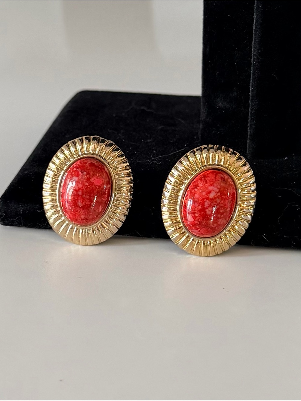 Vintage Hammered Gold-Tone Large Red Marbled Oval Stone Earrings